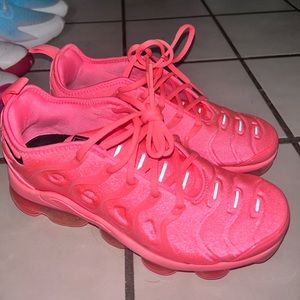 Women’s Nike air max vapormax plus Running shoes hyper pink